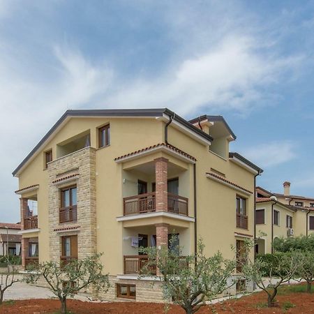 Apartments Hana In Funtana Luaran gambar