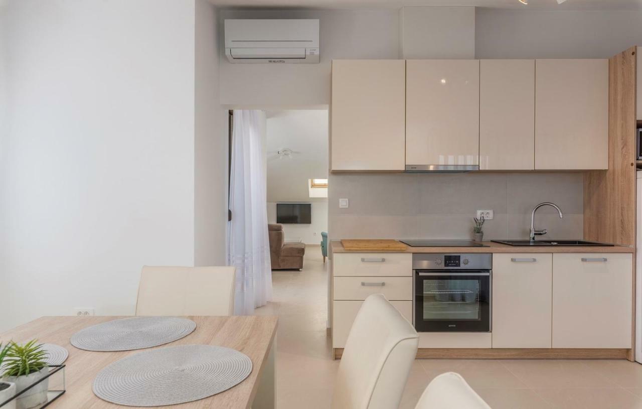 Apartments Hana In Funtana Luaran gambar
