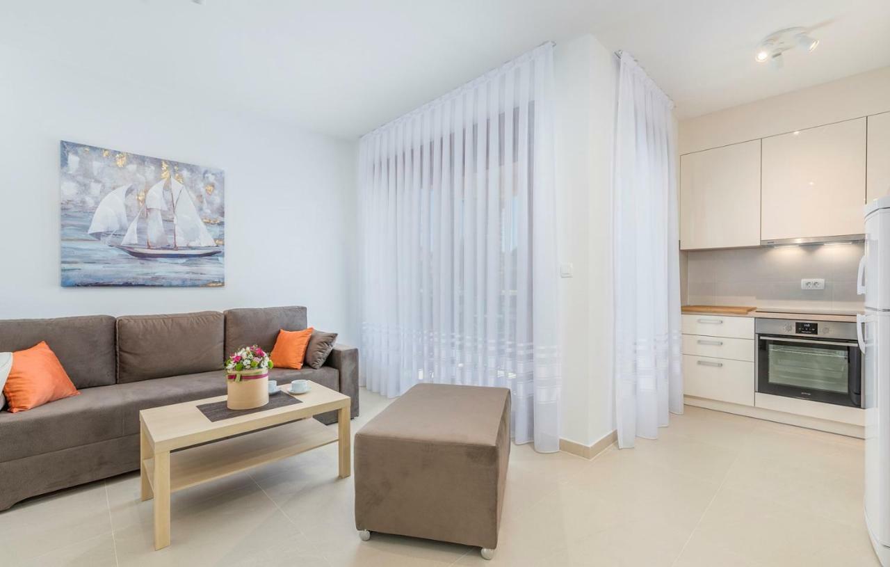 Apartments Hana In Funtana Luaran gambar