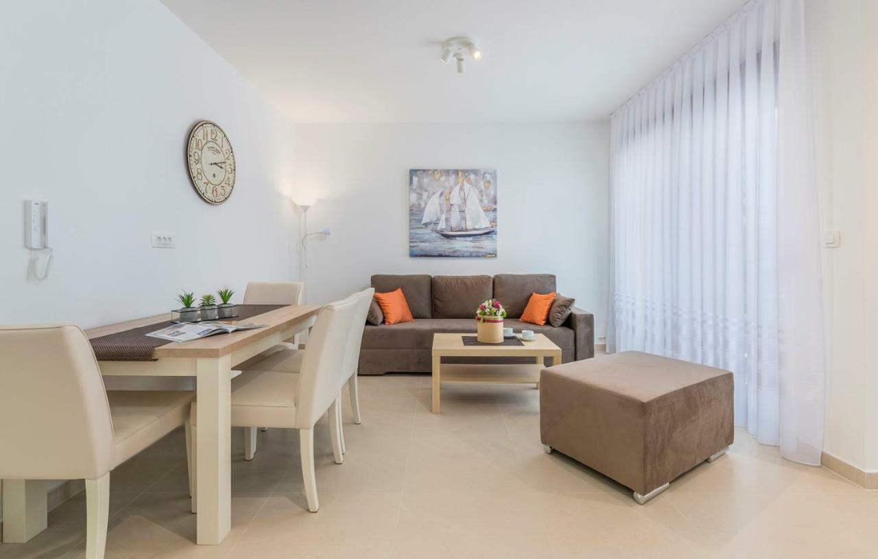 Apartments Hana In Funtana Luaran gambar