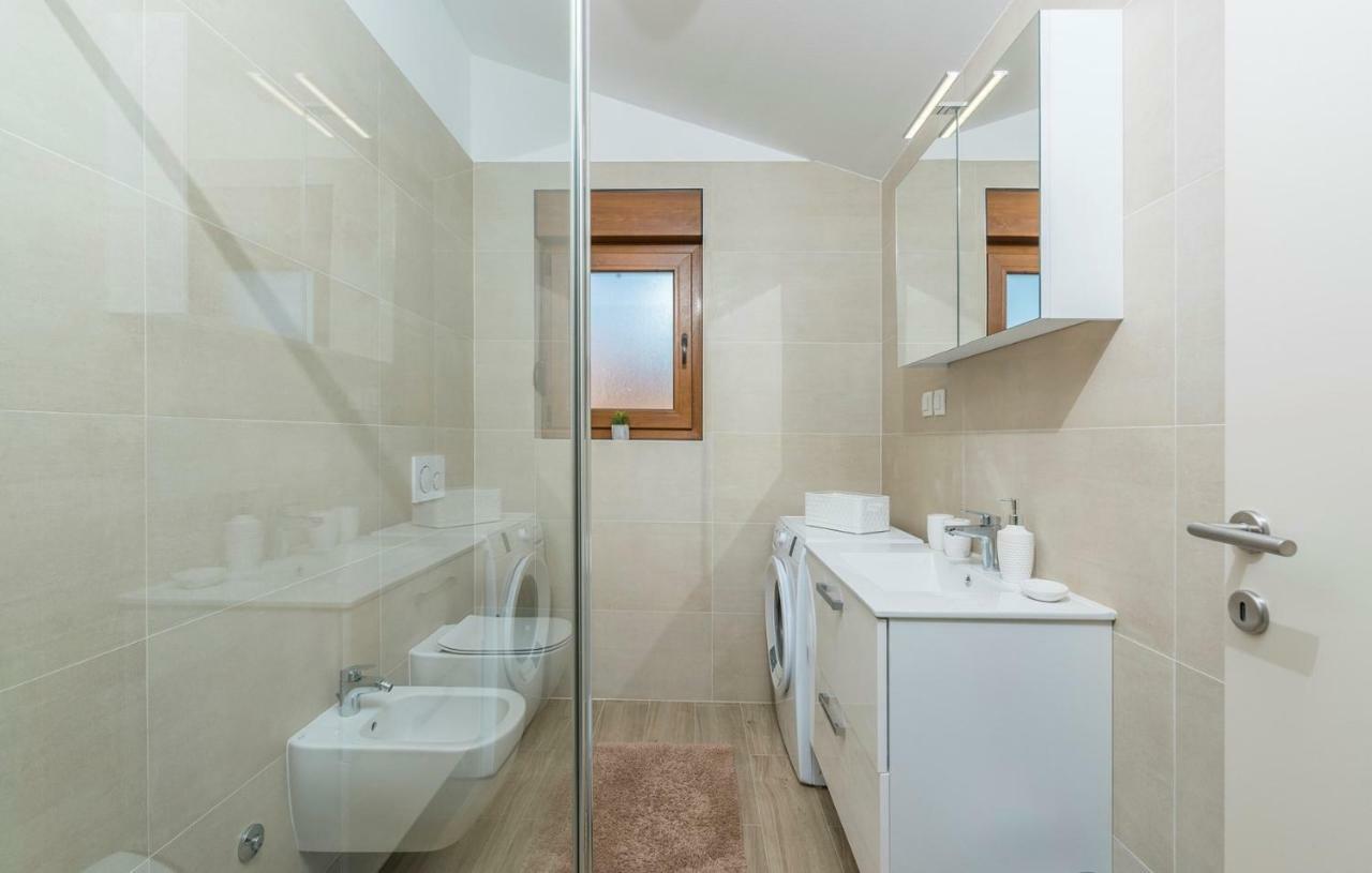 Apartments Hana In Funtana Luaran gambar