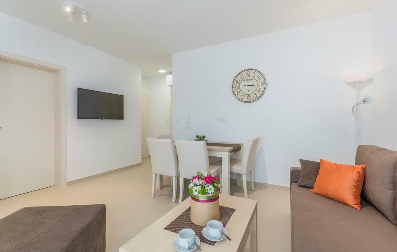 Apartments Hana In Funtana Luaran gambar