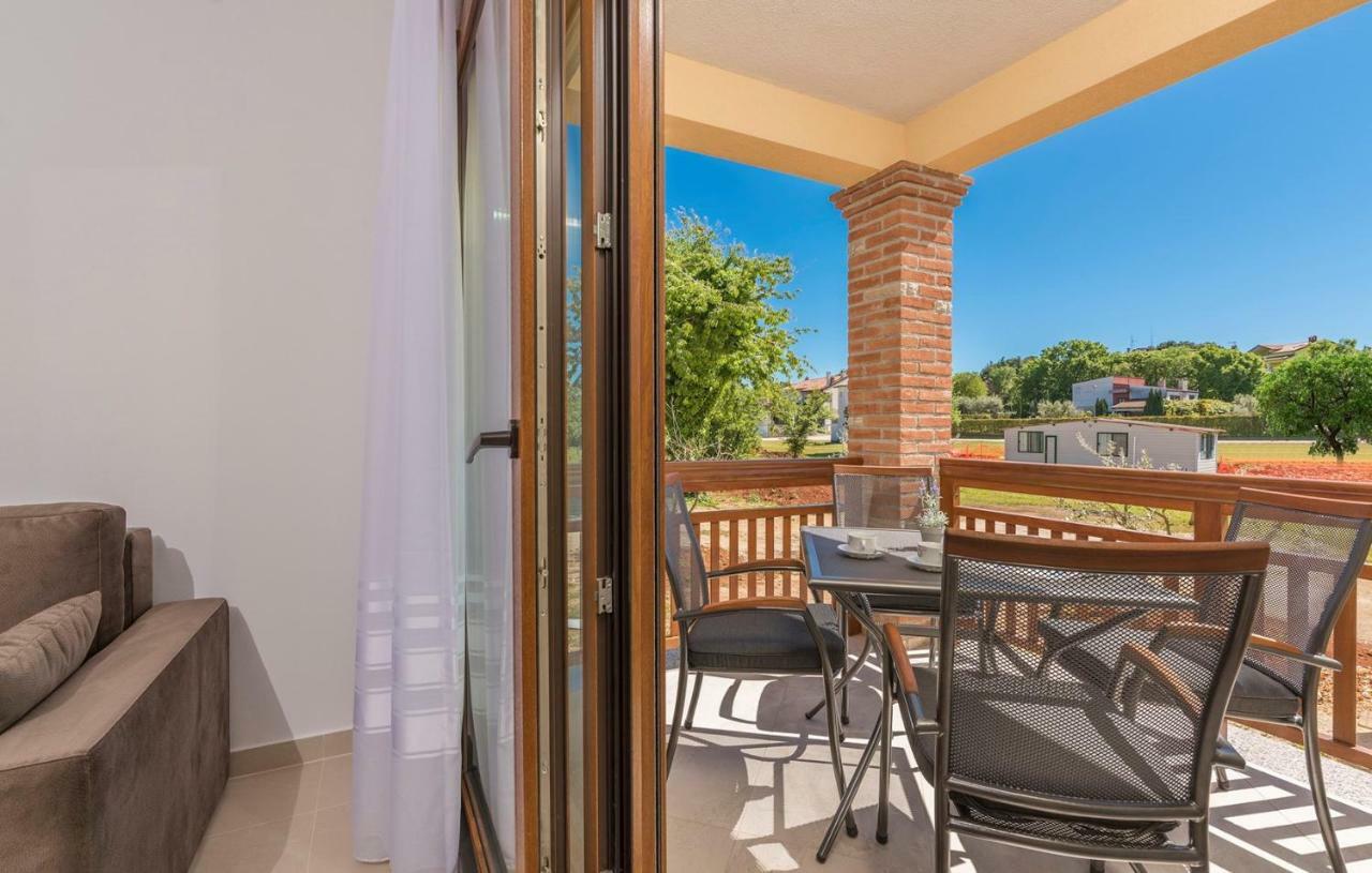 Apartments Hana In Funtana Luaran gambar