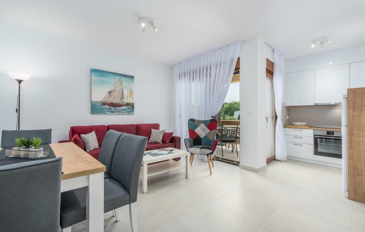 Apartments Hana In Funtana Luaran gambar