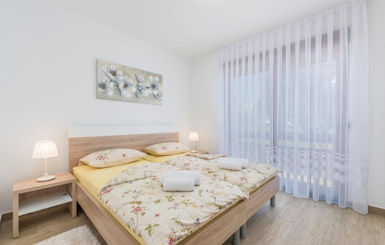 Apartments Hana In Funtana Luaran gambar